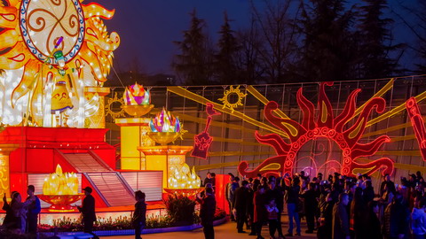 观彩灯品文化  博物馆里过新年