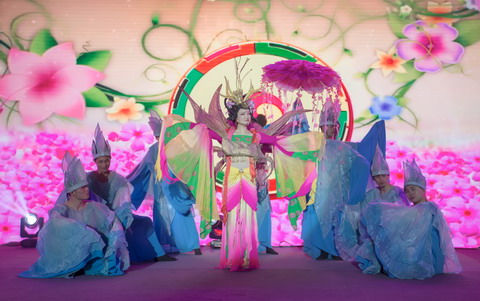 赏灯祈福观演艺  金沙太阳节里闹元宵