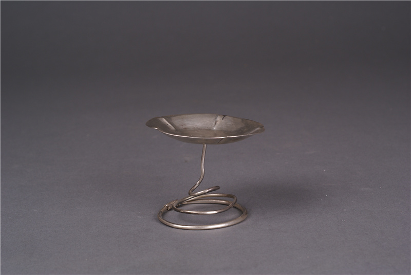 20--盘丝座葵口素面小银盐台--一九八八0076.jpg