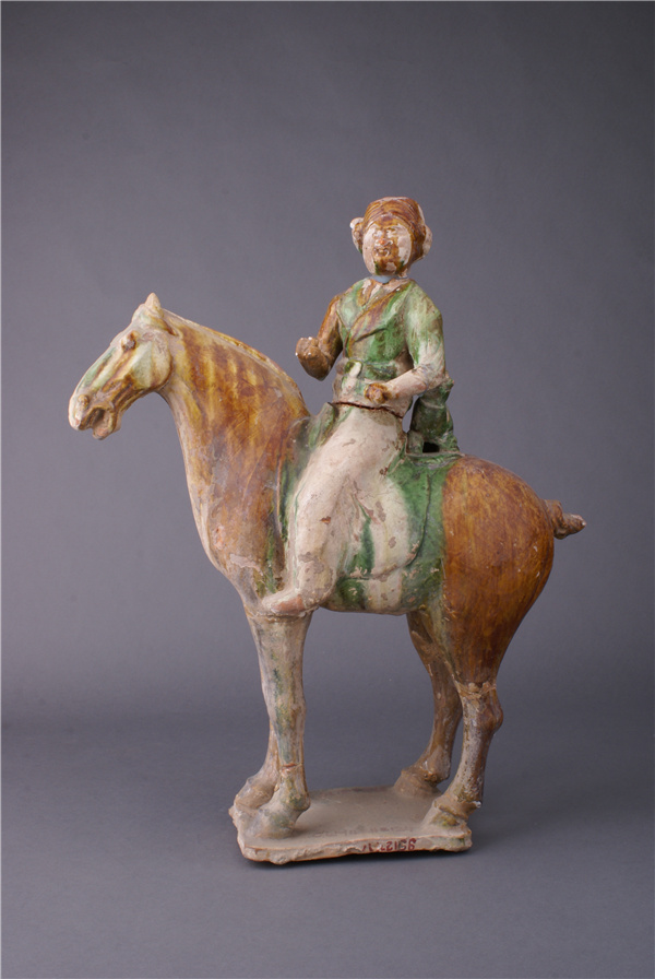 67--三彩胡人骑马带犬狩猎俑--2166.jpg