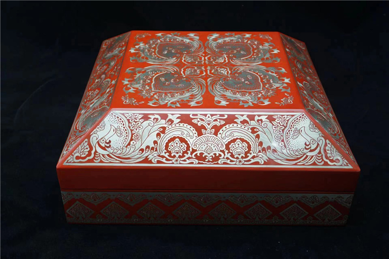 朱红雕锡丝光凤纹宝盝盒.jpg